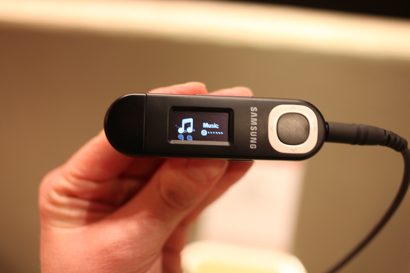 Illustration for article titled Video Hands On: Samsung's New Q2 and U5 MP3 Players